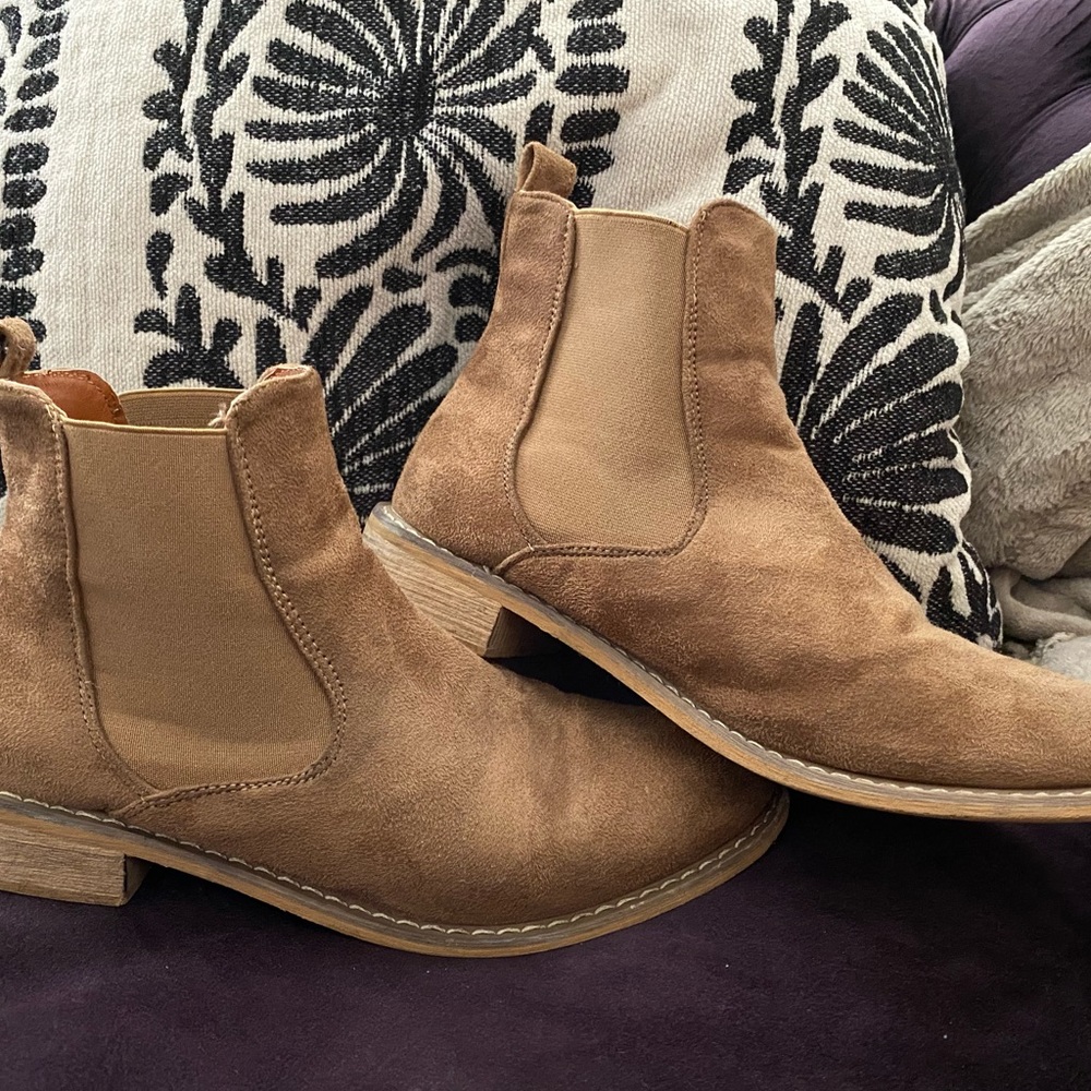 SEVEN7 Oakwood Suede Chelsea Boots 🐻